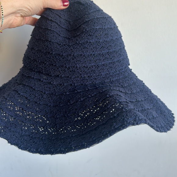 Washable women’s floppy navy beach hat - Picture 2 of 3